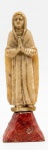 Escultura sacra de Nossa Senhora das Dores em pedra sabão com base de madeira. Obs: cabeça foi colada. Med.:22x6,5x7cm.