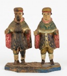 Escultura de São Cosme e Damião esculpida em madeira policromada. Med.: 15x4x13cm