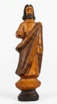 Escultura de São Pedro esculpida em madeira. Med.: 15,5x2,5x4,5cm.