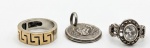 Três peças diversas em prata de lei,a saber: 1 anel com marcassitas - aro 17,  1 aliança estilo Versace - aro 23 e uma medalha representando o signo de câncer. 3 x 2 cm. Peso total bruto: 17.7g.