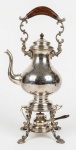Samovar espessurado a prata da marca Prataria Guerrero. Med.:47cm de altura e 23cm de diâmetro.