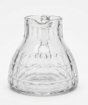 Jarra em cristal, modelo CHARMES caracterizado por faixas horizontais de facetas planas com lapidação arredondadas, possivelmente,  BACCARAT. Alt.: 14,5 cm.