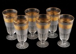 Conjunto com 6 taças de água em cristal europeu com lapidação em baixo relevo, decoração floral interligadas por arcos, frisos e serrilhados ao gosto Saint-Louis. 16x8cm.