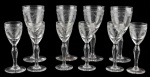 Conjunto com 10 taças de licor em cristal europeu com lapidação em baixo relevo, decoração floral interligadas por arcos, frisos e serrilhados ao gosto Saint-Louis em dois tamanhos. Med.: 6 taças de 10x3,5cm e 4 taças de 12,5x5cm.