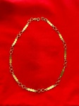 Gargantilha em ouro 18k,  espaçamentos com simbolos do infinito. 39 cm. Peso: 7.7g.