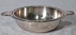 CHRISTOFLE - Terrina francesa em metal  espessurado a prata, borda ondulada e alças no feitio de conchas. Apresenta marca da manufatura e contrastes no verso. O fundo da peça, mostra sinais de uso. 6 x 28 x 22 cm.