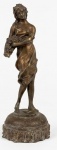 Assinatura Ilegível - Escultura europeia em petit bronze representado figura alegórica em colheita de uvas. 24 cm.