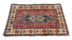 Tapete KAZAKH - 220 X 185 cm. 4,07m². Apresenta uma pequena mancha.