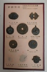 Encarte com 8 moedas Koreanas Dinastia Yi coladas no encarte.