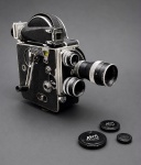 Filmadora Paillard-Bolex H16, com estojo original de couro e torreta para 3 lentes.