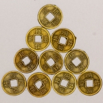 Numismática, China. Lote com 10 moedas chinesas Feng Shui. Talismã da Sorte, riqueza, dinheiro e fortuna. Bronze, 13mm.