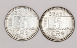 Numismática, Brasil. Lote com duas moedas de 5 Cruzeiros Reais 1993 Arara. V-430, FC