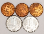 Numismática, Brasil. Lote com cinco moedas de 1 Centavo, ano 1994 com data vazada no reverso. 1997, 2201, 2003 e 2004, já escassas