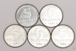 Numismática, Brasil. Lote com cinco moedas de 5 Cruzeiros, anos 1980, 1981, 1982, 1983 e 1984 Série Café. Já escassa