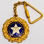 Colecionismo. Chaveiro em metal dourado com Ramos de Louro ao redor, no centro uma estrela branco com 5 pontas com letras douradas CBP em fundo azul esmaltado em alto relevo. 3cm, 20gr sem uso