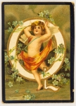 Colecionismo - Figurinha Cigarro - da Companhia Manufactura de Fumos - Rua Gonçalves Dias 40 - Rio de Janeiro - Figura de um querubim/criança alegórica; letra `Q`; flores ornamentais  em cromolitografia colorida de alta qualidade.