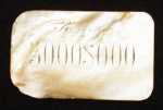 Colecionismo - Rara Ficha do extinto cassino do Jockey Club do Rio de Janeiro em madrepérola - valor 5000$000 , cinco contos de reis. 8 x 5 cm