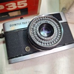 olympus trip 35 sem teste sem garantia Qualquer duvida entrar em contato pelo whatsaap: 11948723970 ou pelo nosso email: loucoporantiguidades@gmail.com. OBS: A sua participação em nosso leilão ajuda em causas animais.