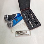 Máquinas de Barbear e kit para vinho. Qualquer duvida entrar em contato pelo whatsaap: 11948723970 ou pelo nosso email: loucoporantiguidades@gmail.com. OBS: A sua participação em nosso leilão ajuda em causas animais.