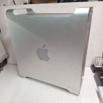 Computador CPU de Mesa da Apple, todo em aluminio, item de colecionador, sem teste. Qualquer duvida entrar em contato pelo whatsaap: 11948723970 ou pelo nosso email: loucoporantiguidades@gmail.com. OBS: A sua participação em nosso leilão ajuda em causas animais.