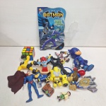 miniaturas de Bonecos e Brinquedo Diversos. Qualquer duvida entrar em contato pelo whatsaap: 11948723970 ou pelo nosso email: loucoporantiguidades@gmail.com. OBS: A sua participação em nosso leilão ajuda em causas animais.
