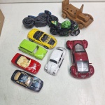 Carrinhos de Brinquedo Diversos. Qualquer duvida entrar em contato pelo whatsaap: 11948723970 ou pelo nosso email: loucoporantiguidades@gmail.com. OBS: A sua participação em nosso leilão ajuda em causas animais.