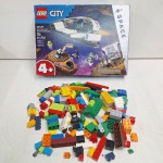 Blocos de Montar Lego City. Qualquer duvida entrar em contato pelo whatsaap: 11948723970 ou pelo nosso email: loucoporantiguidades@gmail.com. OBS: A sua participação em nosso leilão ajuda em causas animais.