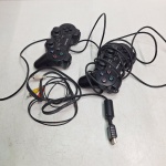 2 Controles de PS2. Qualquer duvida entrar em contato pelo whatsaap: 11948723970 ou pelo nosso email: loucoporantiguidades@gmail.com. OBS: A sua participação em nosso leilão ajuda em causas animais.