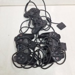 3 Controles de PS2. Qualquer duvida entrar em contato pelo whatsaap: 11948723970 ou pelo nosso email: loucoporantiguidades@gmail.com. OBS: A sua participação em nosso leilão ajuda em causas animais.