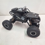 Jeep de Controle Remoto. Qualquer duvida entrar em contato pelo whatsaap: 11948723970 ou pelo nosso email: loucoporantiguidades@gmail.com. OBS: A sua participação em nosso leilão ajuda em causas animais.