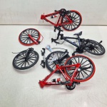 Peças de Bicicleta de Brinquedo. miniaturas para restauro. Qualquer duvida entrar em contato pelo whatsaap: 11948723970 ou pelo nosso email: loucoporantiguidades@gmail.com. OBS: A sua participação em nosso leilão ajuda em causas animais.