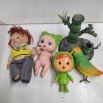 Bonecos e Passarinho de Brinquedo. Qualquer duvida entrar em contato pelo whatsaap: 11948723970 ou pelo nosso email: loucoporantiguidades@gmail.com. OBS: A sua participação em nosso leilão ajuda em causas animais.