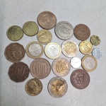 Moedas estrangeiras Diversas Chile. Qualquer duvida entrar em contato pelo whatsaap: 11948723970 ou pelo nosso email: loucoporantiguidades@gmail.com. OBS: A sua participação em nosso leilão ajuda em causas animais.