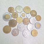 Moedas estrangeiras Diversas Uruguay, paraguay, panama, peru Qualquer duvida entrar em contato pelo whatsaap: 11948723970 ou pelo nosso email: loucoporantiguidades@gmail.com. OBS: A sua participação em nosso leilão ajuda em causas animais.