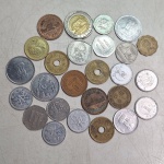 Moedas estrangeiras Diversas. Qualquer duvida entrar em contato pelo whatsaap: 11948723970 ou pelo nosso email: loucoporantiguidades@gmail.com. OBS: A sua participação em nosso leilão ajuda em causas animais.