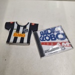 cd e mini camisa do santos futebol clube. Qualquer duvida entrar em contato pelo whatsaap: 11948723970 ou pelo nosso email: loucoporantiguidades@gmail.com. OBS: A sua participação em nosso leilão ajuda em causas animais.