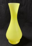 OPALINA - Raro vaso em opalina amarela ( Opalina/Uralina), provavelmente manufatura Baccarat, França, século XIX, altura: 27cm