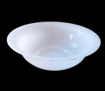 Bacia em opalina Baccarat na cor branca, período Napoleão III, França século XIX, 31 cm de diamentro por 10cm de altura.