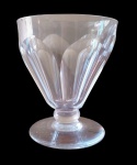 Cálice taca em cristal Baccarat modelo dito dedão, com a marca d'agua da manufatura Baccarat na Base, 10 x 9 cm