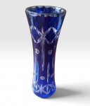 Vaso em cristal da Bohemia lapidado a mão periodo Art deco, 23x8 cm 