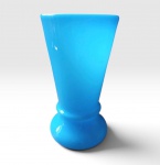 Vaso em opalina francesa na cor azul, século XIX, 21 cm x 10 cm