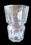 Vaso cristal facaetado da Baccarat com a marca da famosa cristalheria na base, 18 X 12,5 cm