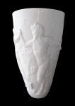 Vaso em porcelana Capodimonte com decoração de neoclássica representando Sátiros e Bacantes dançando em alto relevo, 16 x 11 cm