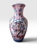 Vaso em porcelana Imari - Japão - Período Meiji (1868-1912)  possui fio de cabelo,  31 cm