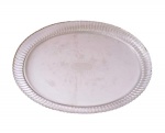 Antiga Bandeja em cristal frances, século XIX, com bordas caneladas e gravação com decoração de passaros e flores ao centro, pequenos bicados, 32,5 x  24,5 