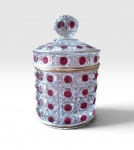 Caixa em cristal Baccarat, reproduzido no catalogo da bacarat de 1916, modelo .... pagina .. possui pequeno lascado na parte interna da tampa, frança fim do século XIX incio do século XX.  13,5 diametro.