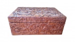 Caixa francesa em madeira nobre com belo tralhado esculpido a mão, 27x18x11 cm 