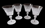 4 cálices  Baccarat em cristal lapidado com a marca d'agua da famosa cristalheria em baixo, 11,5 cm .