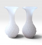 Par de raras opalinas brancas Baccarat, modelo abacaxi, reproduzidos no livro .... EM ALTO  ,  12 CM