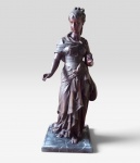 Estatuata em petit bronze dama  neoclassica sobre base de mármore, Europa século XIX,